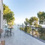 Con Accesso Al Mare E Vista Mozzafiato Villa