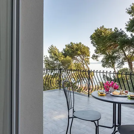 Con Accesso Al Mare E Vista Mozzafiato Villa Palermo