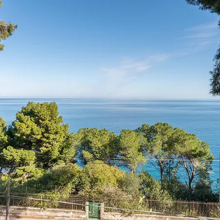 Con Accesso Al Mare E Vista Mozzafiato Villa