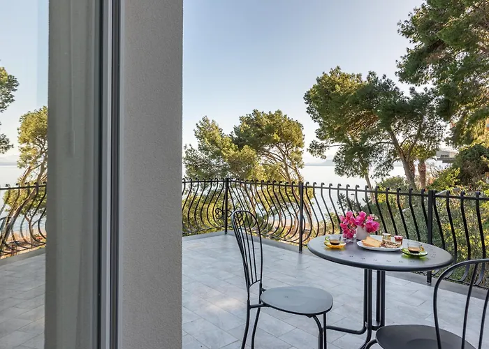 Con Accesso Al Mare E Vista Mozzafiato Villa Palermo