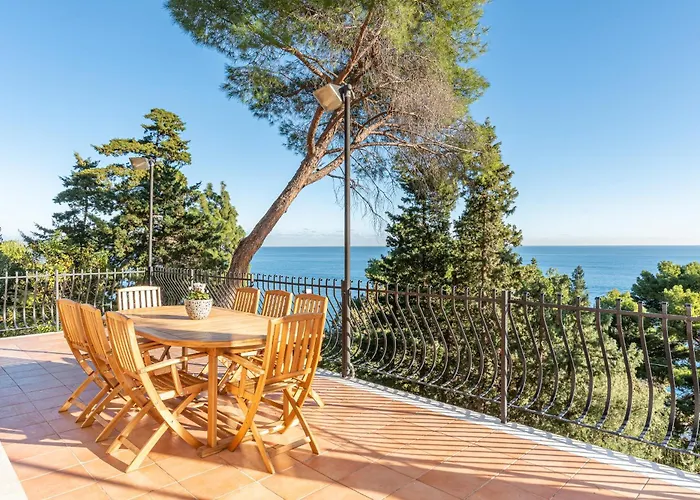 Con Accesso Al Mare E Vista Mozzafiato