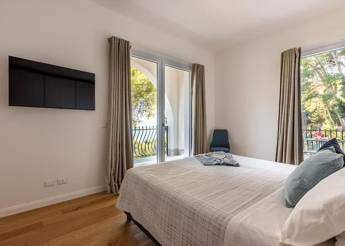 Con Accesso Al Mare E Vista Mozzafiato Villa Palermo