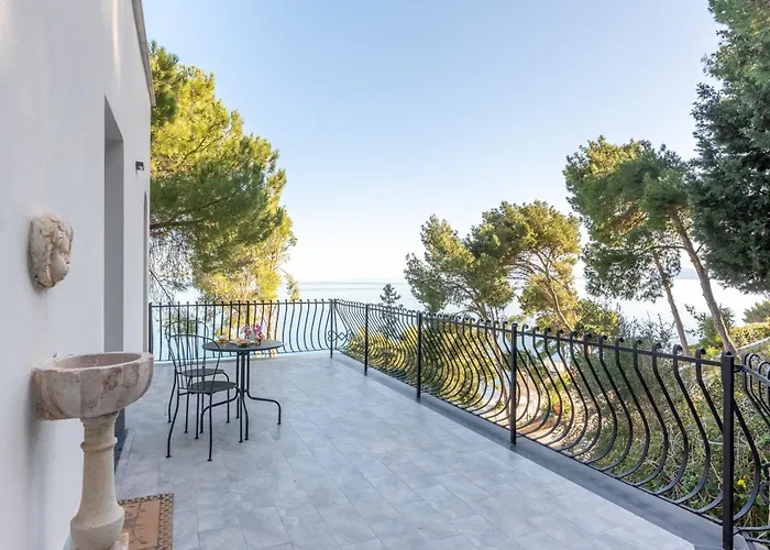 Con Accesso Al Mare E Vista Mozzafiato Villa