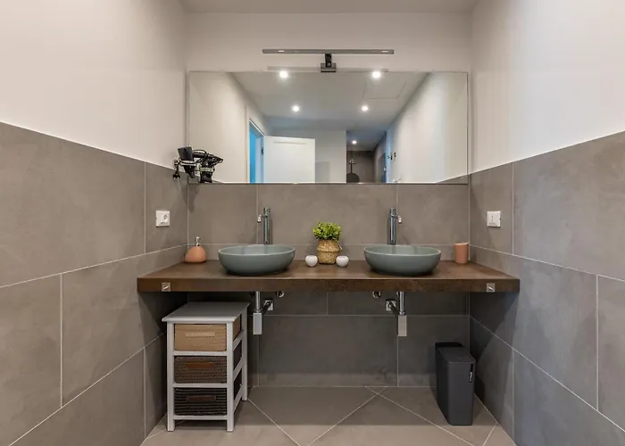 Con Accesso Al Mare E Vista Mozzafiato Villa Palermo